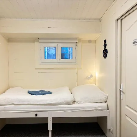 Large Barge, Unique And Atypical, Parking Bådhotel