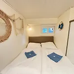 Very Beautiful And Large Barge Just For Your Group, Unique In Hotel en barco