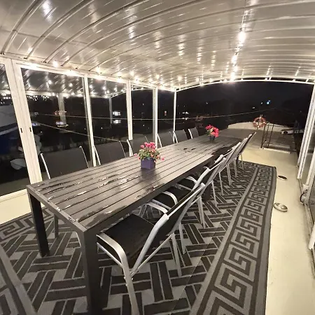 Large Barge, Unique And Atypical, Parking *