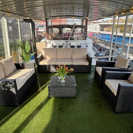 Large Barge, Unique And Atypical, Parking