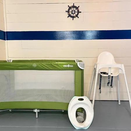 Large Barge, Unique And Atypical, Parking Praga