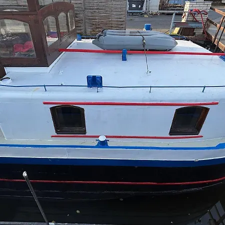 Large Barge, Unique And Atypical, Parking *