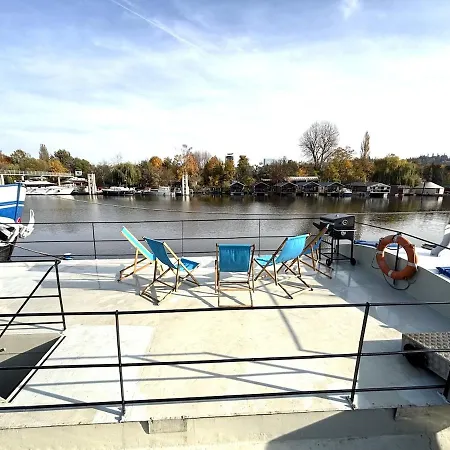 Large Barge, Unique And Atypical, Parking
