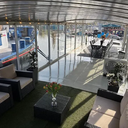 Large Barge, Unique And Atypical, Parking Praga