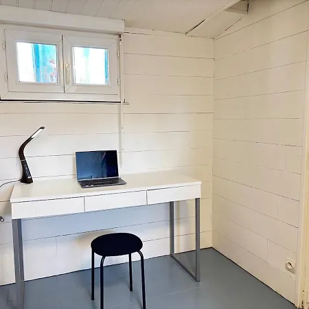 Large Barge, Unique And Atypical, Parking *