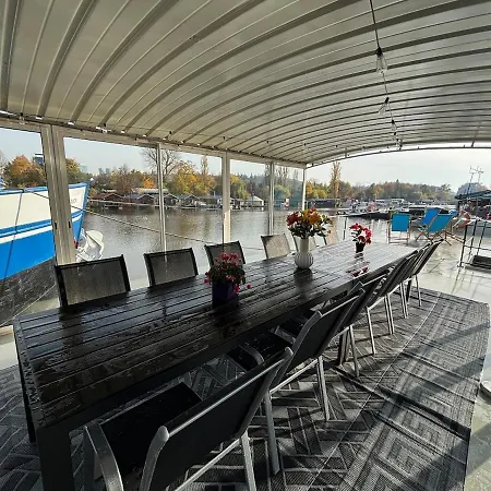 Large Barge, Unique And Atypical, Parking