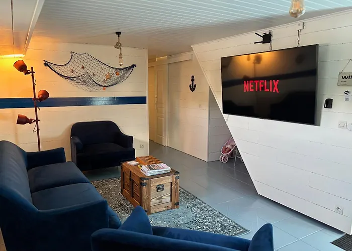 Large Barge, Unique And Atypical, Parking Botel