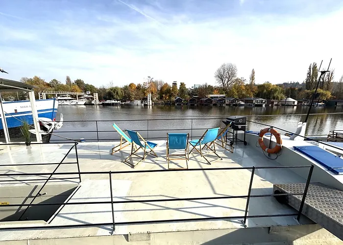 Large Barge, Unique And Atypical, Parking