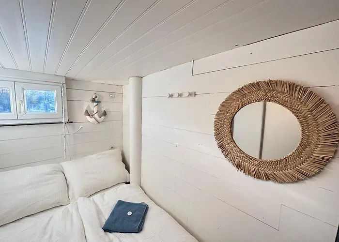 Large Barge, Unique And Atypical, Parking