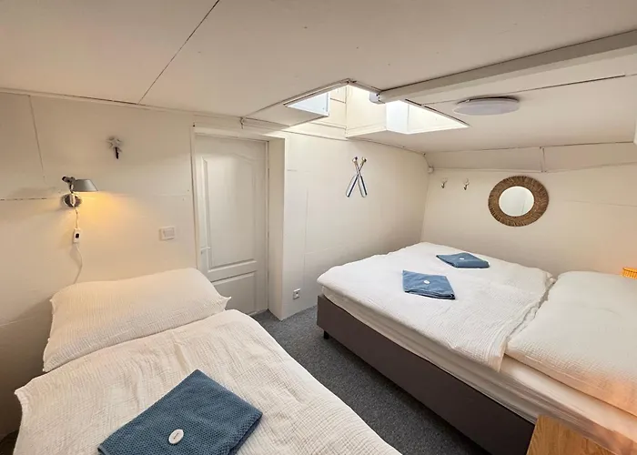 Large Barge, Unique And Atypical, Parking