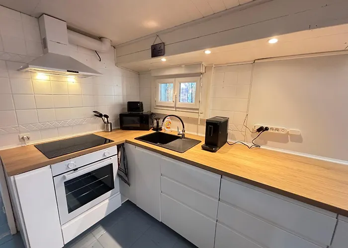 Large Barge, Unique And Atypical, Parking *