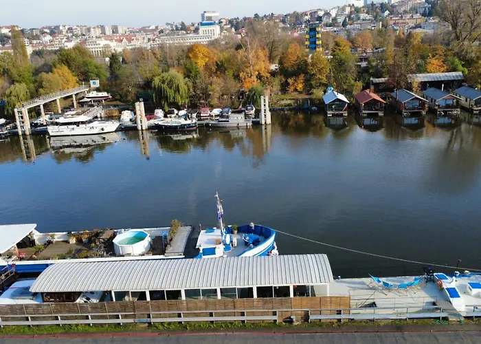 보트호텔 Very Beautiful And Large Barge Just For Your Group, Unique In Prague