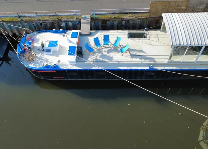 보트호텔 Very Beautiful And Large Barge Just For Your Group, Unique In Prague *
