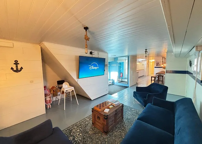 Large Barge, Unique And Atypical, Parking *